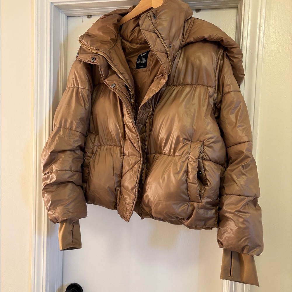 GAP Cropped Puffer Jacket in Tan